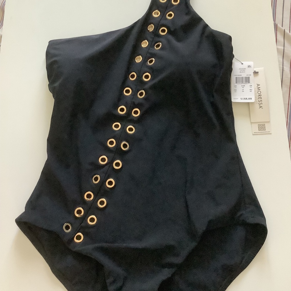 Women’s bathing suit